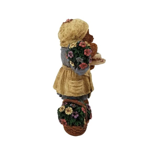 Vintage Gift Bear With Decorated Cake and Bouquet Of Flowers - Picture 2 of 7